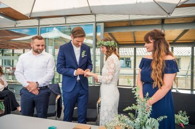 Ehegatten und die Trauung unter freiem Himmel!